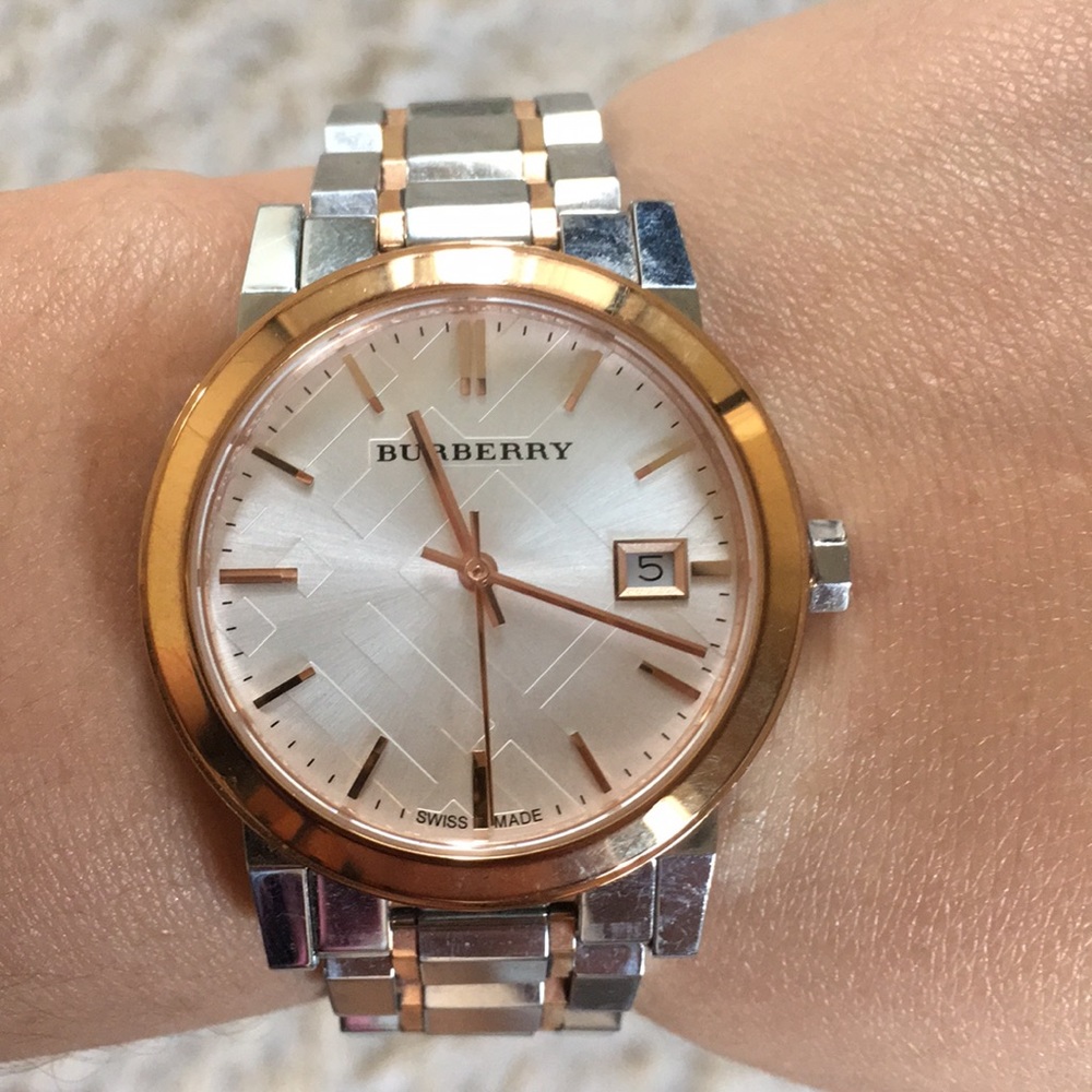 Small women wrist Burberry watch
